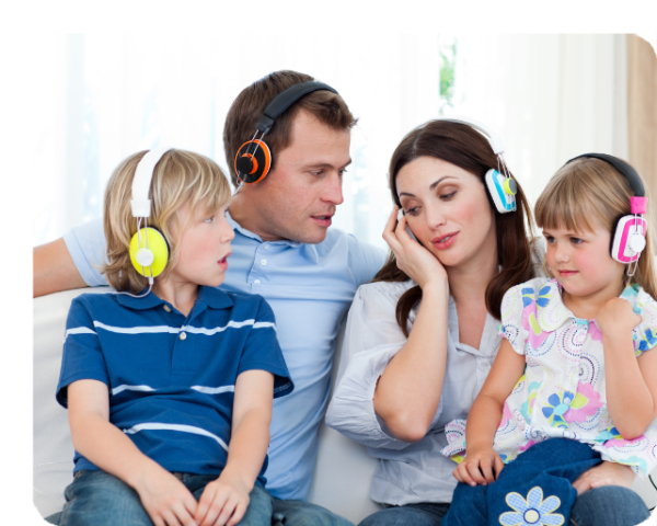 family-listening-music-with-headphones600x480